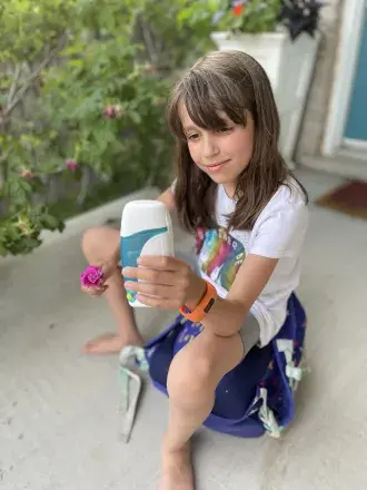 Young girl uses aerochamber2go on her front porch