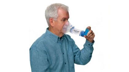 AeroChamber Plus Flow Vu Chamber Blue mask in use man