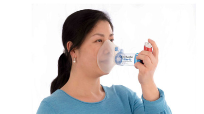 AeroChamber Plus Flow Vu Chamber Blue mask in use by woman